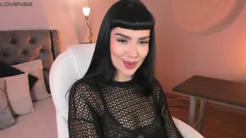 Mia online show from April 9, 1:05 pm