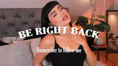 Mia online show from June 1, 2:41 pm
