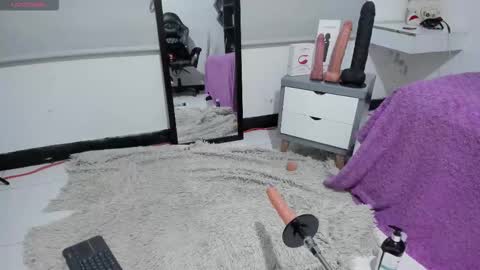 Snapshot of almazz_ chatting on November 1, 12:18 pm Santy online show from November 1, 12:18 pm