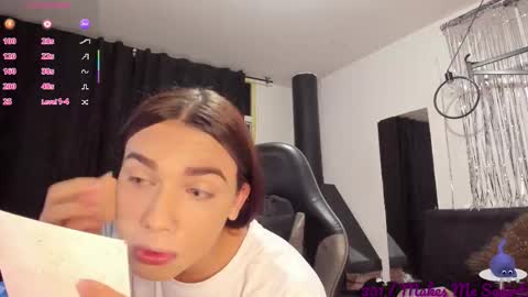 Snapshot of almazz_ chatting on December 1, 12:04 am Santy online show from December 1, 12:04 am