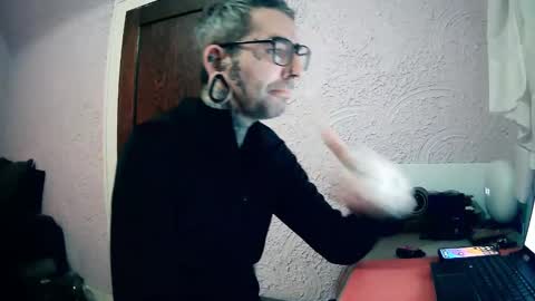 Snapshot of aloewish chatting on November 18, 3:34 am Aloe online show from November 18, 3:34 am