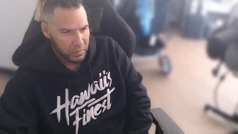 Snapshot of aloha_king chatting on February 23, 8:33 pm simplyfaded online show from February 23, 8:33 pm