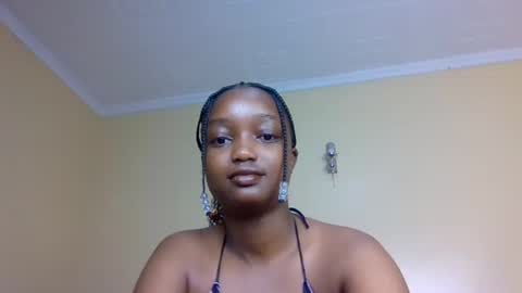 Snapshot of alora_bby chatting on November 17, 12:27 am Elly online show from November 17, 12:27 am