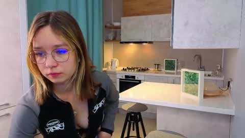 Snapshot of alorianna chatting on December 4, 3:54 pm Alorena online show from December 4, 3:54 pm