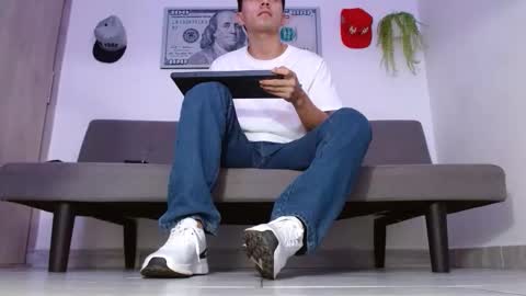 Snapshot of alpha_alejo chatting on April 3, 7:45 pm alejo online show from April 3, 7:45 pm