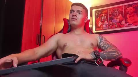 alpha_dominus_ online show from December 16, 4:28 am