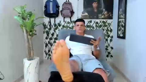 Snapshot of alpha_pprs chatting on December 1, 10:43 pm Alpha pprs online show from December 1, 10:43 pm