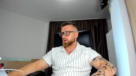 Alphaalexxx Lets reach Me 100 thumbs up online show from June 21, 8:00 pm
