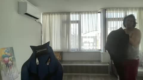 Snapshot of alphandre chatting on February 9, 10:53 am AlphAndre online show from February 9, 10:53 am