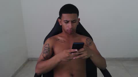 alphas_latins online show from April 18, 4:49 am