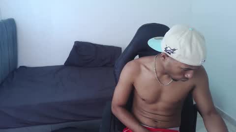 alphas_latins online show from May 21, 4:47 pm
