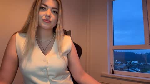 Amelia online show from April 15, 4:47 pm