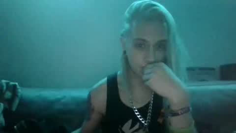 Snapshot of altboy010 chatting on December 21, 10:06 pm altboy010 online show from December 21, 10:06 pm