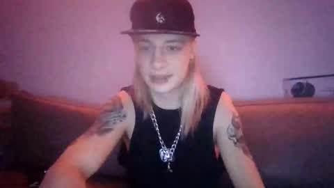 Snapshot of altboy010 chatting on January 13, 5:18 pm altboy010 online show from January 13, 5:18 pm