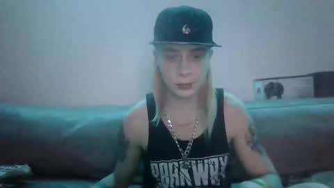 Snapshot of altboy010 chatting on January 15, 2:16 am altboy010 online show from January 15, 2:16 am