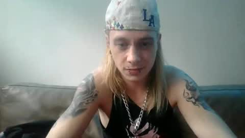 Snapshot of altboy010 chatting on February 19, 3:19 pm altboy010 online show from February 19, 3:19 pm