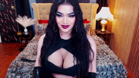 Alura Jhenson online show from February 6, 10:15 am