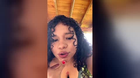 Snapshot of alx_curly chatting on February 11, 7:41 pm ALEXA online show from February 11, 7:41 pm