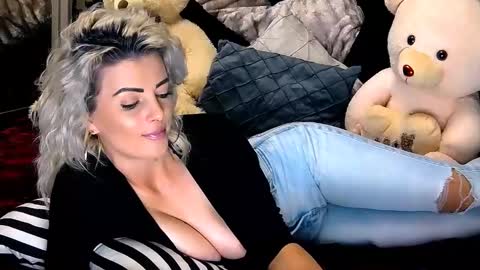 Snapshot of alyblonde chatting on December 11, 1:28 pm aly online show from December 11, 1:28 pm