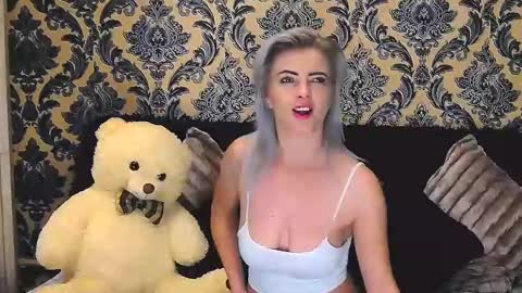 Snapshot of alyblonde chatting on February 7, 5:18 pm aly online show from February 7, 5:18 pm