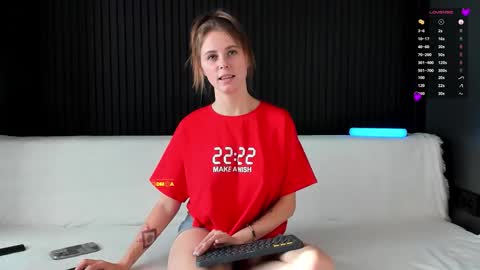 Snapshot of alyona_24 chatting on October 23, 1:10 pm Alena online show from October 23, 1:10 pm