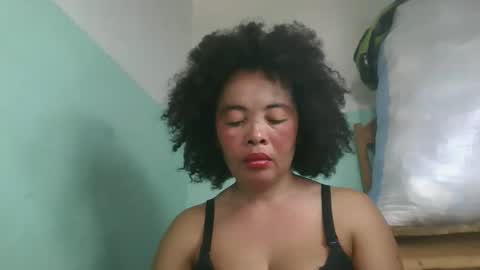 alypierette online show from March 31, 8:04 am