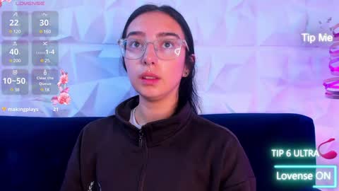 Snapshot of alys_molly chatting on December 16, 11:12 am sopie online show from December 16, 11:12 am