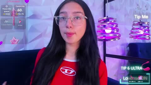 Snapshot of alys_molly chatting on December 20, 11:10 am sopie online show from December 20, 11:10 am