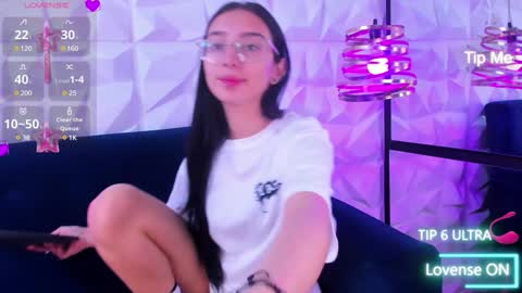 Snapshot of alys_molly chatting on December 26, 11:10 am sopie online show from December 26, 11:10 am