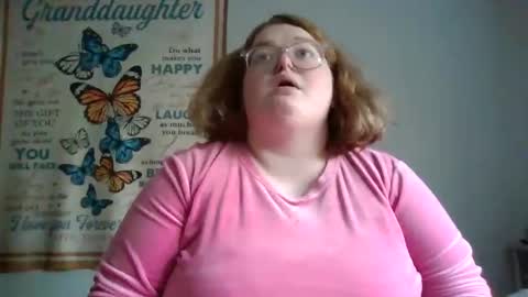 Snapshot of alyssa6960545 chatting on October 20, 2:17 pm Lily online show from October 20, 2:17 pm