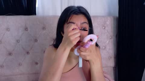 Snapshot of alyssa_joness chatting on January 14, 1:50 pm alyssa_joness online show from January 14, 1:50 pm