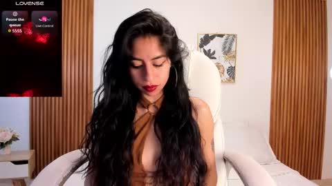 alyssabeauty_ online show from January 6, 7:06 pm