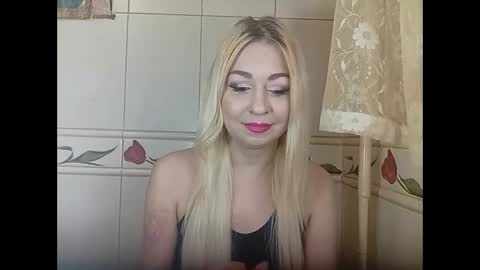 Snapshot of alyssaqes chatting on May 19, 2:01 pm Alyssaqes online show from May 19, 2:01 pm