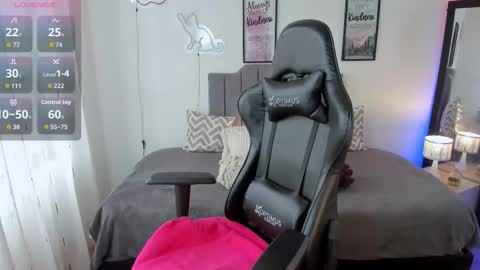 Hi Im AmaiaHelp me reach 100 likes online show from October 6, 7:22 pm