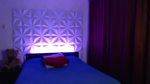 Snapshot of amalett chatting on April 12, 11:32 pm Amalett online show from April 12, 11:32 pm