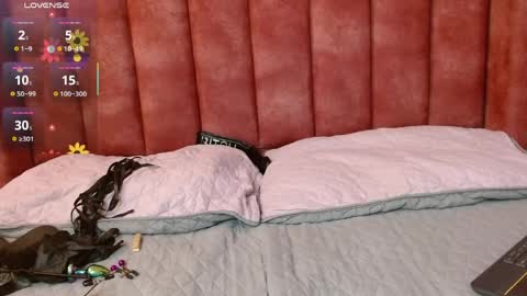 Hilary Ester online show from April 29, 8:59 pm