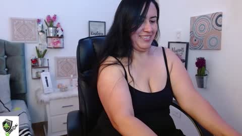 Snapshot of amalia_brunette chatting on December 25, 7:02 pm AMALIA online show from December 25, 7:02 pm