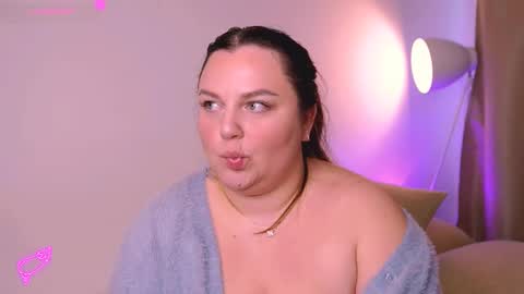 Snapshot of amalia_minkxx chatting on February 23, 6:39 am amalia_minkxx online show from February 23, 6:39 am
