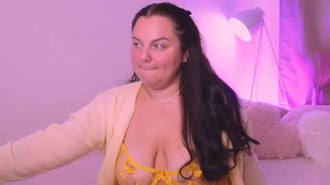 Snapshot of amalia_minkxx chatting on September 17, 10:28 am amalia_minkxx online show from September 17, 10:28 am