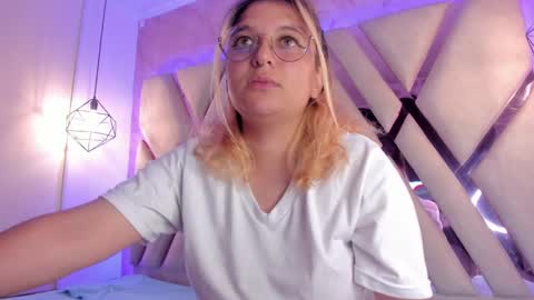 Amalia Im Back See you soon this January 7 at 10 pm Colombia time online show from January 28, 8:25 am