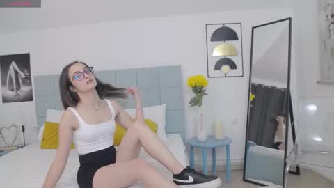 Snapshot of amalliajade chatting on February 19, 8:38 pm Amalia online show from February 19, 8:38 pm