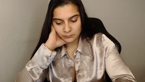 The queen of the biceps  online show from January 25, 2:37 am