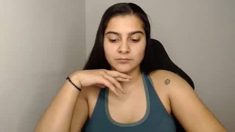 The queen of the biceps  online show from January 31, 9:26 pm