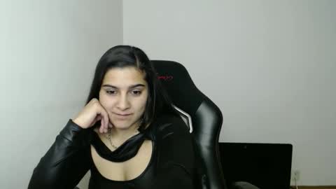 The queen of the biceps  online show from April 11, 2:05 am