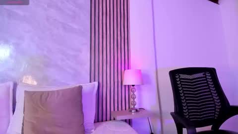 Snapshot of amanda_26 chatting on February 22, 9:52 am Luisa online show from February 22, 9:52 am