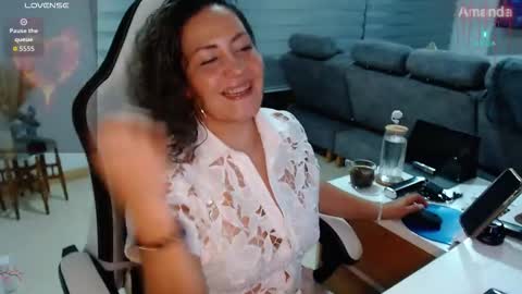Snapshot of amanda_bella1 chatting on February 11, 2:27 am Amanda online show from February 11, 2:27 am