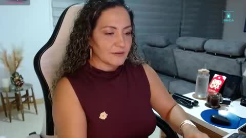 Snapshot of amanda_bella1 chatting on February 25, 1:48 am Amanda online show from February 25, 1:48 am