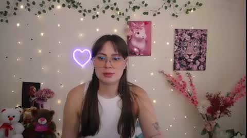 Snapshot of amanda_bright_ chatting on June 18, 9:36 am amanda_bright_ online show from June 18, 9:36 am