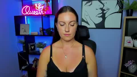 Snapshot of amanda_burn chatting on June 15, 1:24 pm Amanda online show from June 15, 1:24 pm