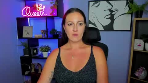 Snapshot of amanda_burn chatting on June 24, 1:43 pm Amanda online show from June 24, 1:43 pm